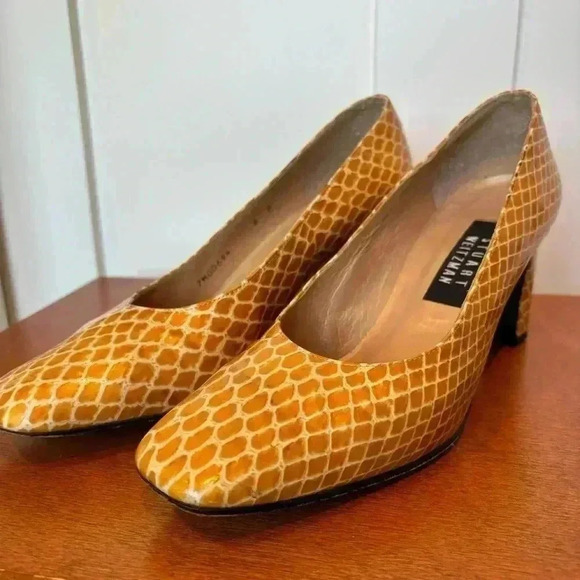 Stuart Weitzman Vintage Yellow Faux Snake Skin Heels- Size 8 - Picture 12 of 13
